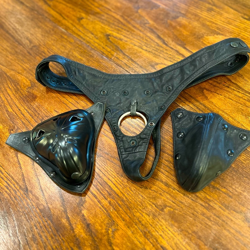 Used Leather Jock/G-string with C-ring and Pouch. Men’s large (32-38)adjustable.